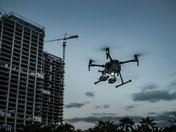 DJI Matrice trang bị đèn chống va chạm